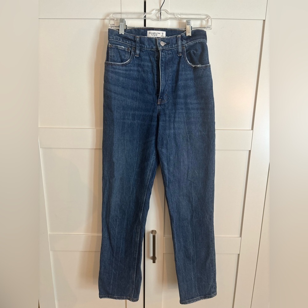 Abercrombie & Fitch Women’s Ultra High Rise 90s Straight Jean Size 2